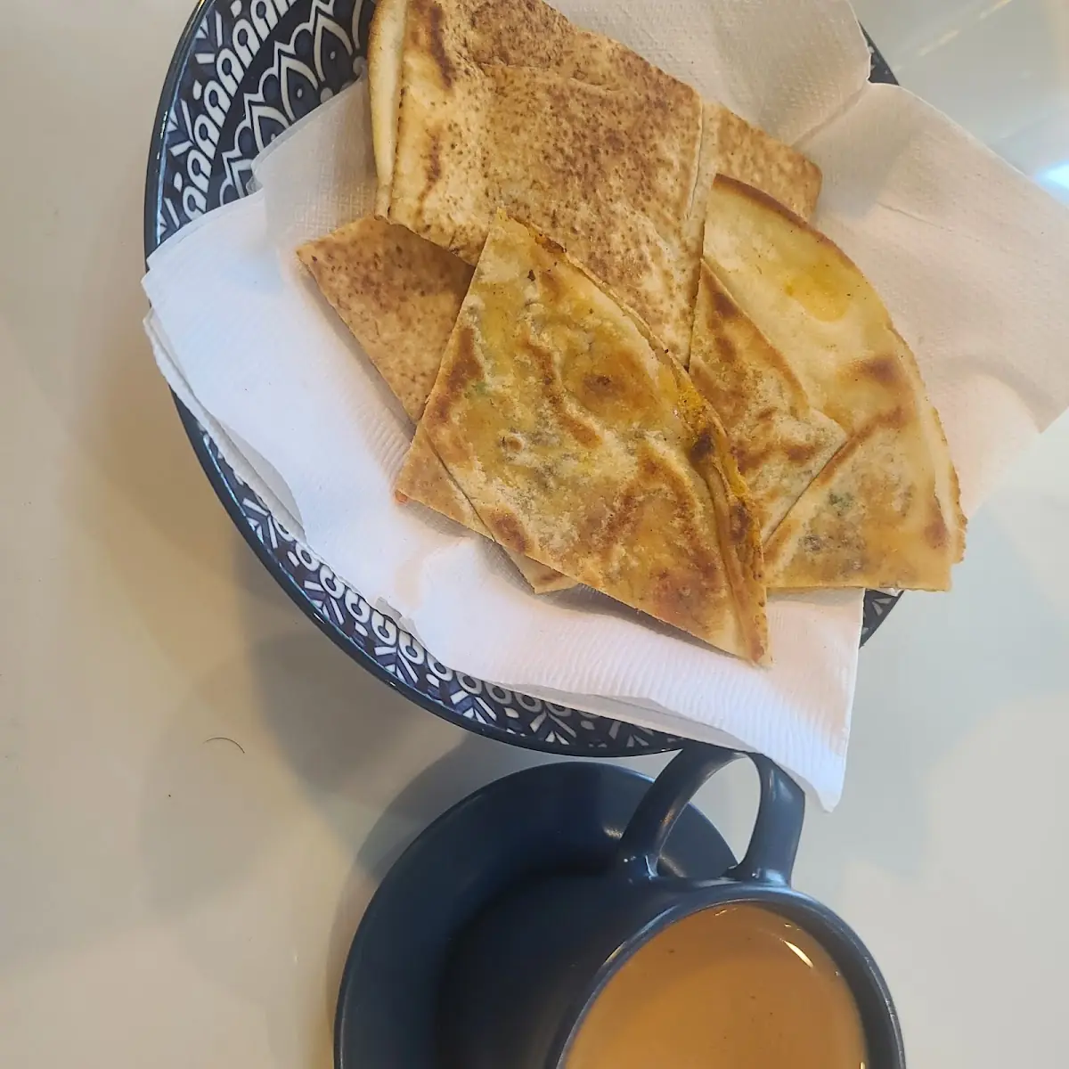 مطبق بيض وشاي عدني